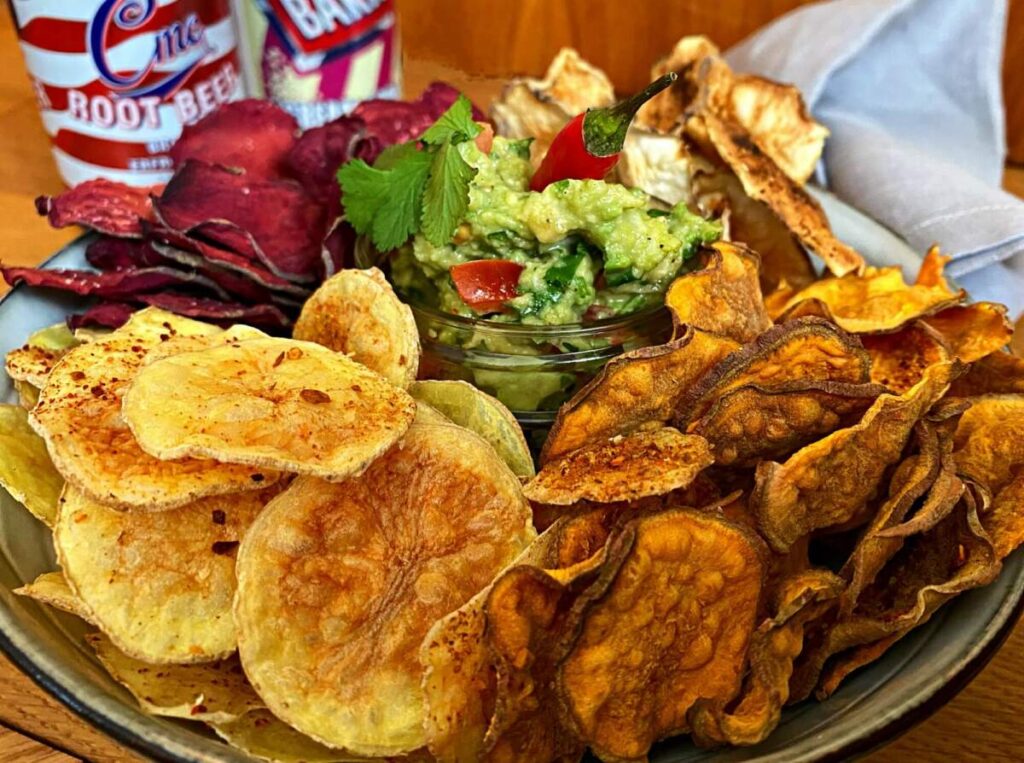 Selbstgemachte Chips mit Guacamole in nur 1 Minuten