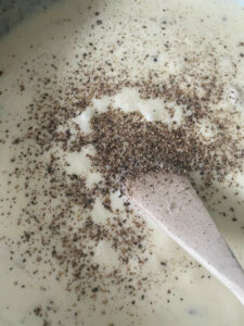 Käsesauce gepfeffert