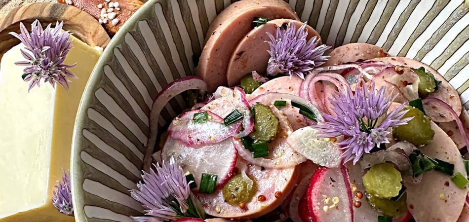 Original bayerischer Wurstsalat – einfach &amp; herzhaft lecker